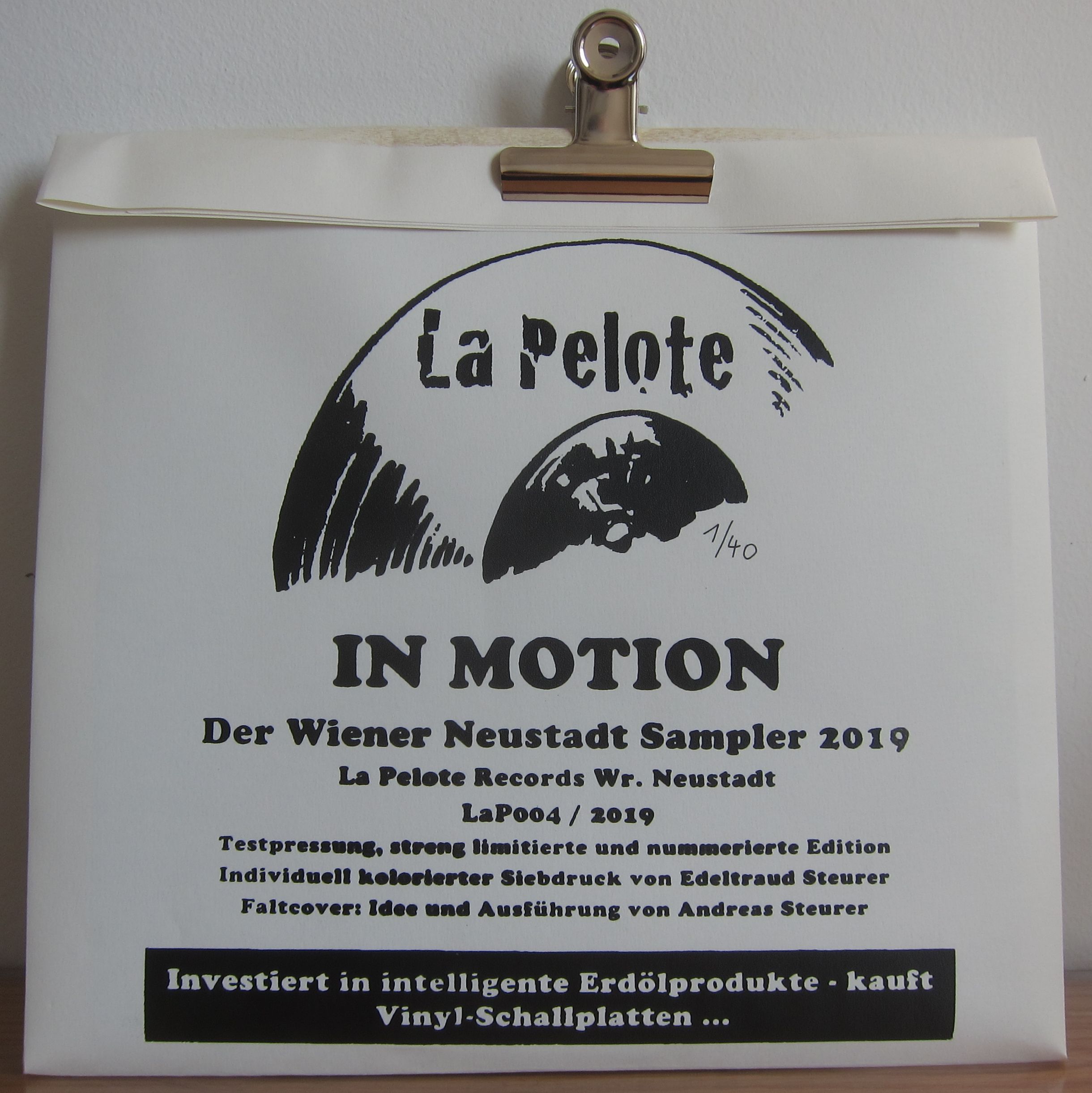 Various Artists - In Motion – Der Wiener Neustadt Sampler 2019 (Artist's Edition, Triple LP,  Black Vinyl, White Label)