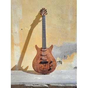 13 custom Instruments - Doublecut electric Guitar Walnut
